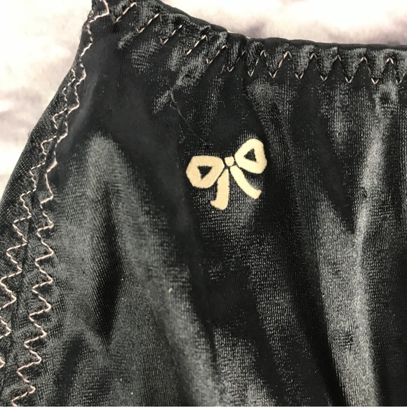 NWOT Victoria’s Secret Thong Garter Skirt-Black with Pink Bows‎ Accents - Size M - Picture 5 of 7